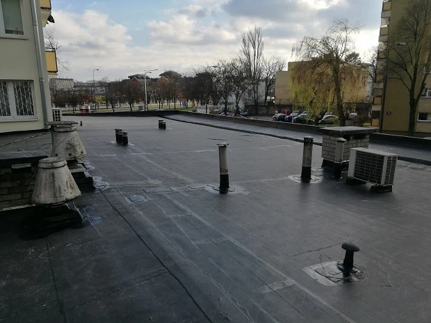 Renowacja dachu z montażem EPDM Rubbergard w Warszawie, ul. Daleka